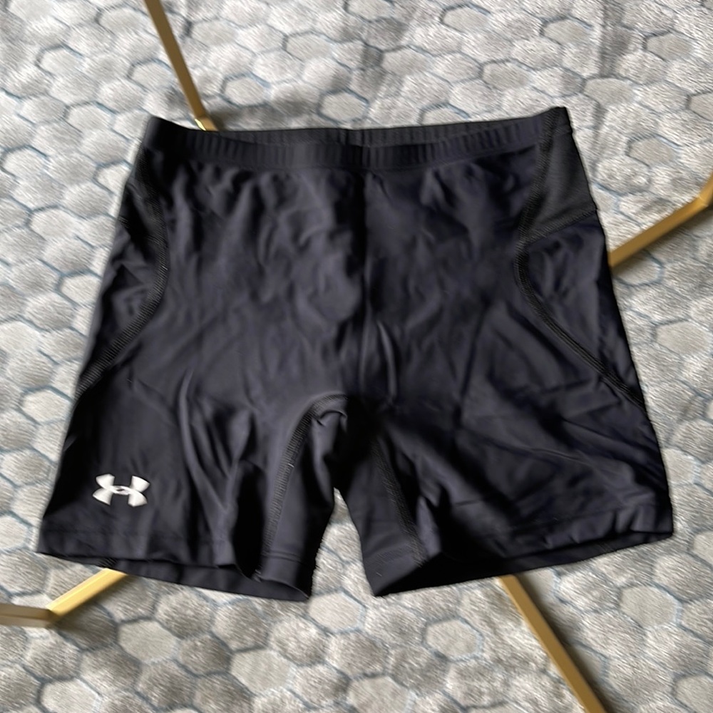 Under Armour short shorts size small